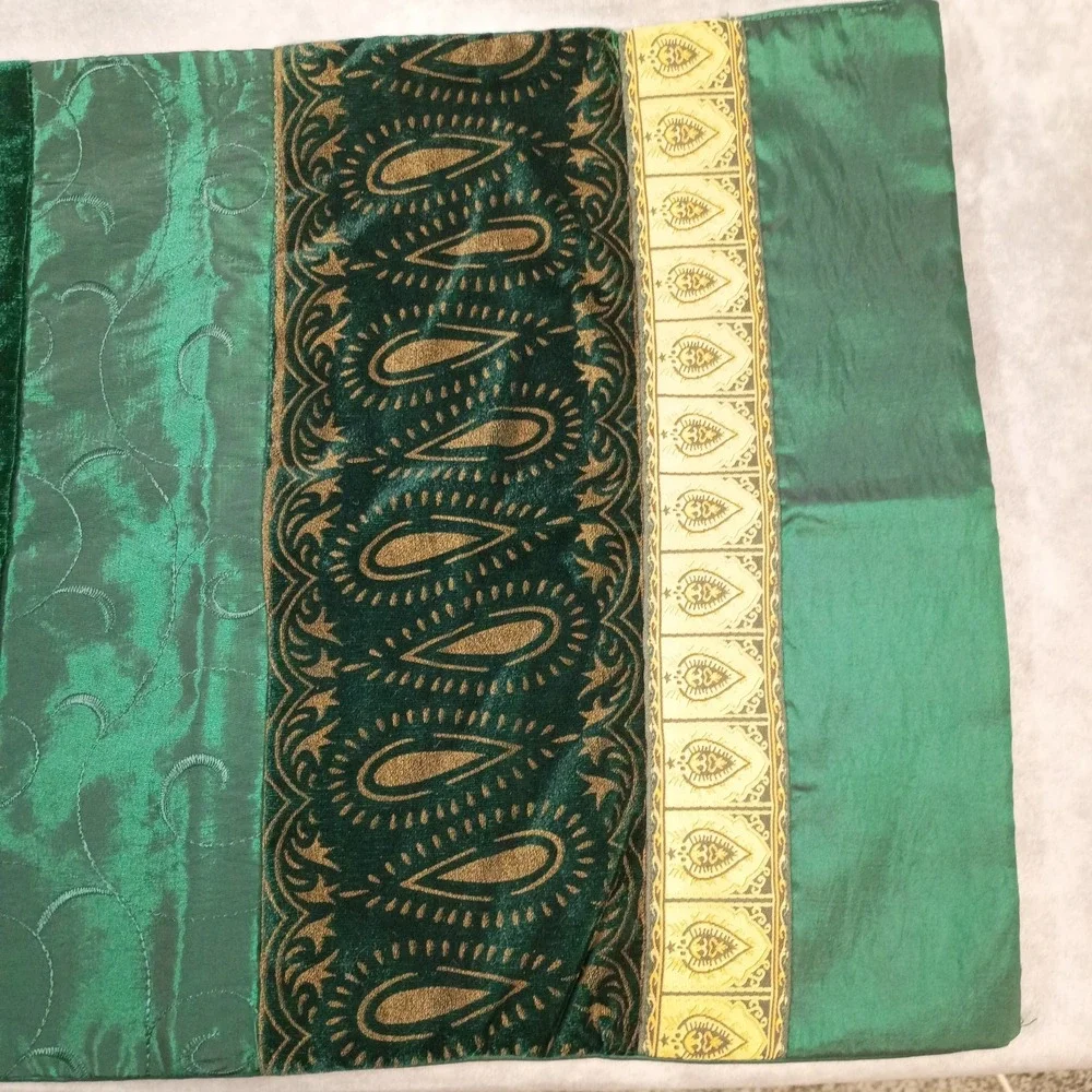 Pier 1 Velvet Green Gold Multi Fabric Holiday Placemats Set of 10 Christmas Deco